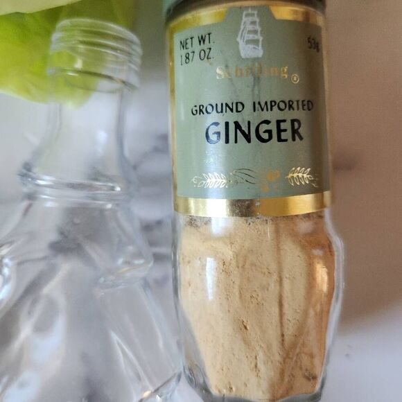 Woven wicker round basket handles various clear glass bottles vintage spice pine - Picture 3 of 11